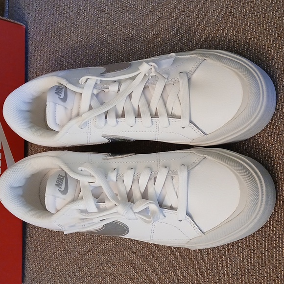 NIB Nike Women's Court Legacy Lift Sneakers, White with Silver Swoosh - Picture 2 of 8